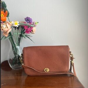Vintage coach pocket purse British tan